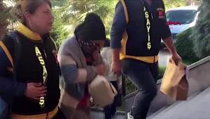 Bebeğini poşete sarıp boş arsaya bırakan kadın hakim karşısına çıktı