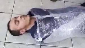 Bu kadarı da pes dedirtti! Arkadaşları engelli gence...