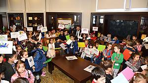 Kadıköy Belediyesi'ne Pankartla Girdiler!