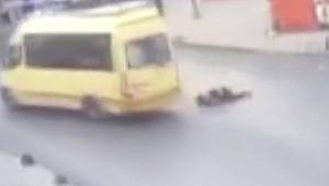 Küçükçekmece'de şoförün ihmali yüzünden genç kız canından oluyordu!