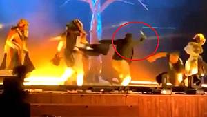  Sahnedeki oyunculara bıçaklı saldırı: 3 yaralı