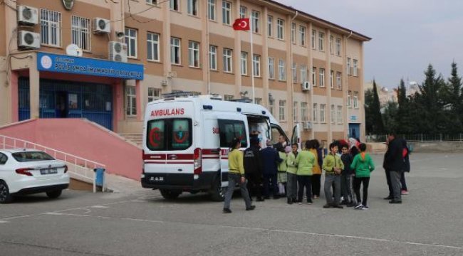 Adıyaman'da 9 öğrenci zehirlenme şüphesiyle hastaneye götürüldü