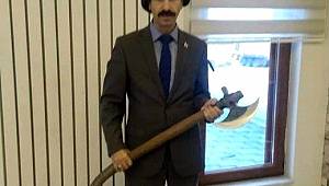 Eline Balta Alıp İki Parti Liderine Demediğini Bırakmadı!