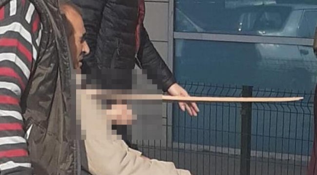 Göğsüne saplanan tahta parçasıyla hastaneye kaldırıldı