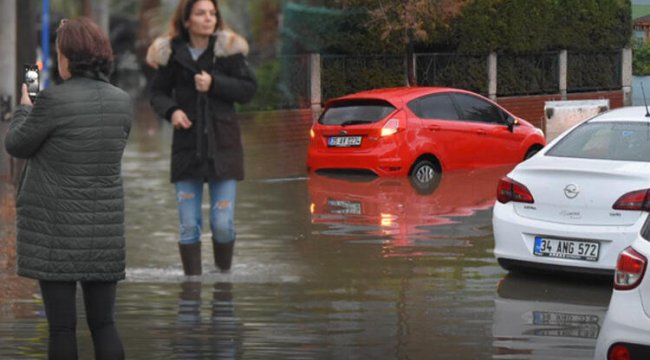 İzmir'de ve İstanbul’da yollar göle döndü!