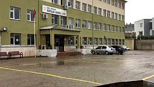 Kızların Pantolon ve Etek Boyunu Ölçen Okul Müdürü Açığa Alındı