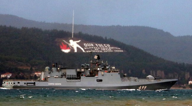 Rus savaş gemisi 'Admiral Makarov', Çanakkale Boğazı'ndan geçti