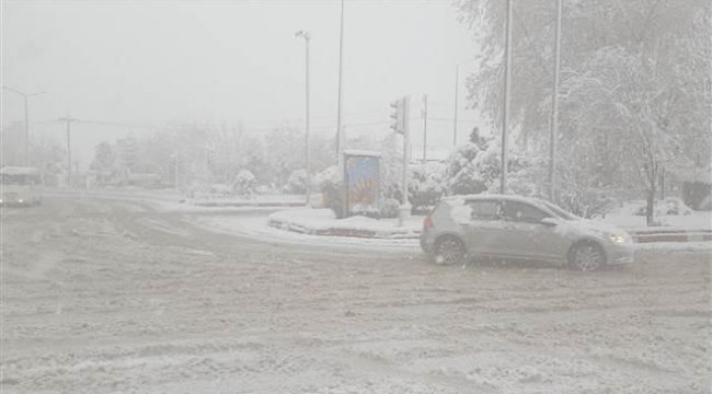 Afyonkarahisar'ın bir ilçesinde eğitime kar engeli