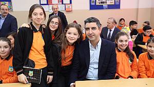 Başkan Gökhan Yüksel, karne dağıtım gününe katıldı