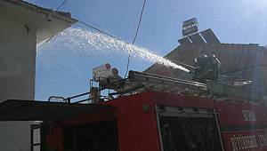 Bursa'da iki katlı evde yangın