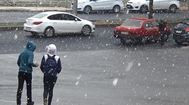 Diyarbakır'a mevsimin ilk karı yağdı