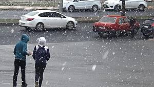 Diyarbakır'a mevsimin ilk karı yağdı