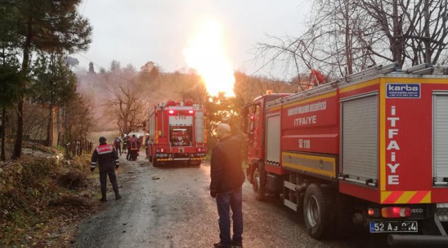 Doğal gaz borusu alev aldı, çevredeki evler boşaltıldı
