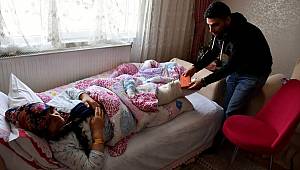 Erdoğan devreye girip izin almıştı! Annesinin yanından bir an olsun ayrılmıyor…