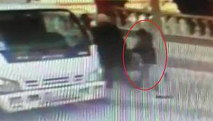 Fatih'te yankesicilik anları güvenlik kamerasında