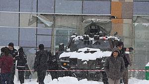 Hastanenin giriş bölümünün kar nedeniyle çöktü: 9 yaralı