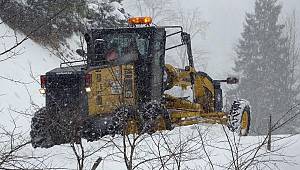 Karadeniz’de ekiplerin zorlu kar mücadelesi
