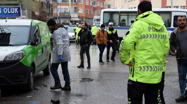 Kaza yerinden geçerken ölen kişinin eşi olduğunu öğrendi