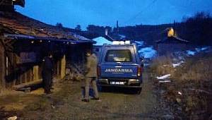 Köpeği vurup 3 evi soydular