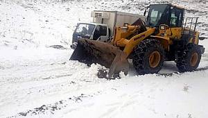 Pervari’de kardan kapanan 30 köy yolu açıldı