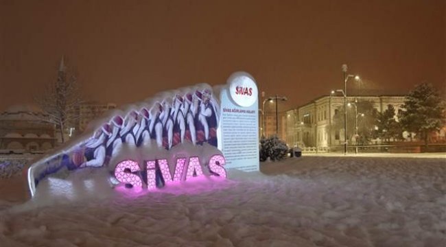 Sivas beyaza büründü!