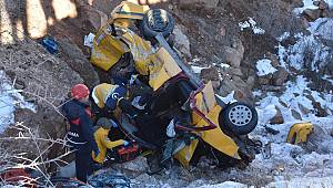 Sivas'ta feci kaza: 2 ölü, 1 yaralı