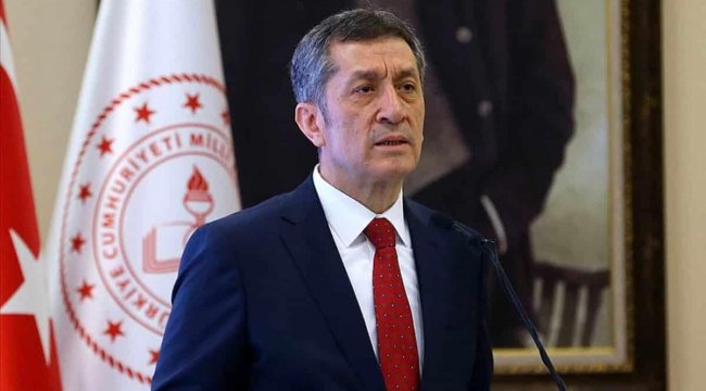 Son dakika... Bakan Selçuk'tan rehber kitaptaki çizimlerle ilgili açıklama
