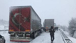 Son dakika... TIR'lar kaydı, Ankara yolu kapandı! Kilometrelerce kuyruk oluştu