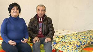Tek odada yaşam mücadelesi veren engelli çifte yardım