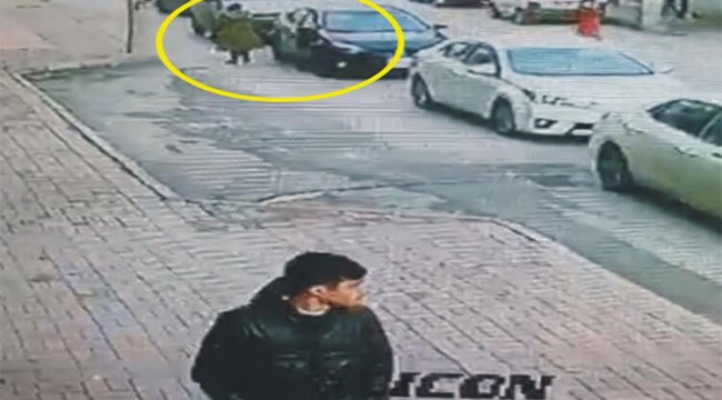Turist kadının düşürdüğü cüzdanı alan motosikletli kamerada