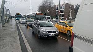 Üskdar'da kaza... Trafikte yoğunluk oluştu