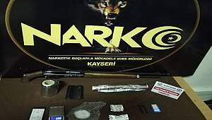 Uyuşturucu ticareti yapan 2 kişi gözaltına alındı