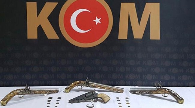 4 adet tarihi tabanca ele geçirildi