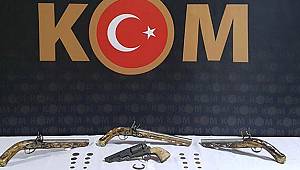 4 adet tarihi tabanca ele geçirildi