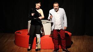  ‘Açık Aile’ Adlı Tiyatro Oyunu Kartal’da Sahnelendi