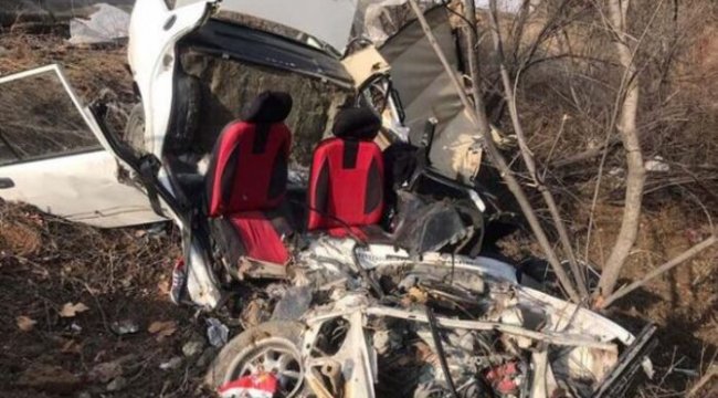 Ankara'da feci kaza! Araba hurdaya döndü