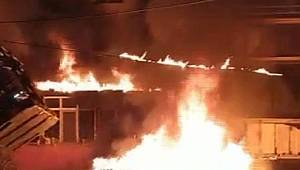Arnavutköy'de korkutan yangın!