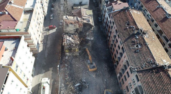 Bağcılar'daki riskli binalar yıkılıyor