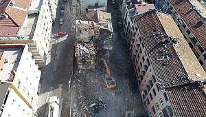 Bağcılar'daki riskli binalar yıkılıyor