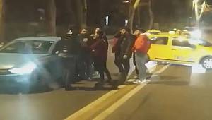 Beşiktaş'ta cadde ortasında yumruklu kavga