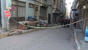 Beyoğlu'nda metruk binada çökme riski