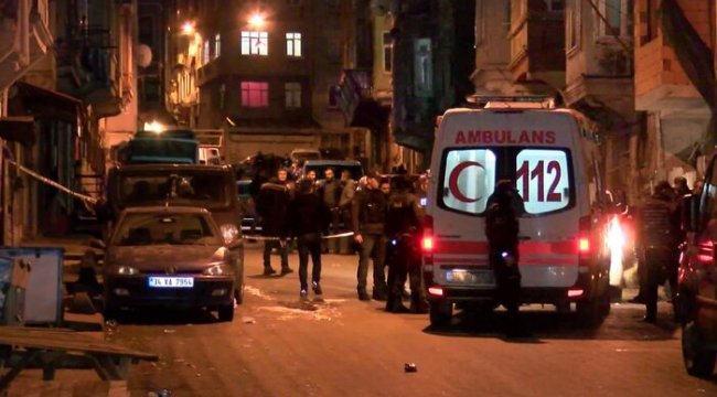 Beyoğlu'nda sokak ortasında silahlı saldırı: 1'i ağır, 2 yaralı