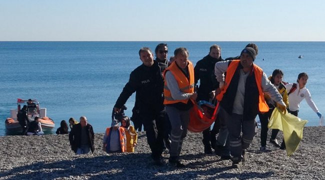 Boğulma tehlikesi geçiren kişiyi deniz polisi kurtardı