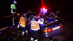 Edirne'de feci kaza! Önce kamyona, sonra bariyere çarptı...