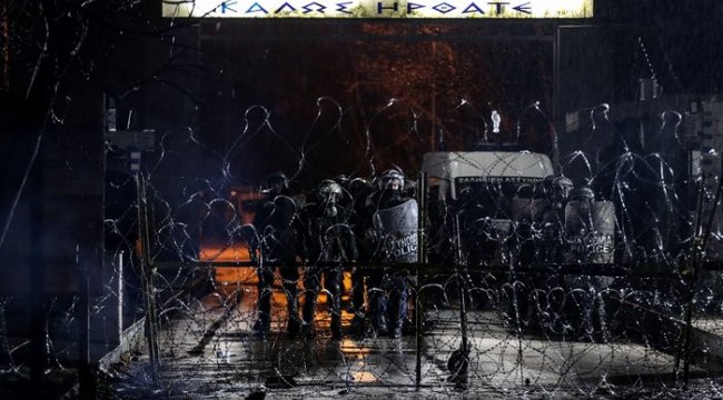 Edirne'de mülteci hareketliliği devam ediyor! Yunanistan, tampon bölgede jiletli tellerle barikat kurdu