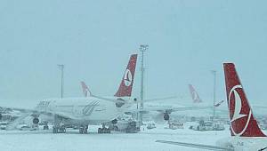 Erzurum ve Erzincan'da hava ulaşımına kar engeli