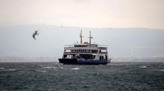 Feribot seferlerine fırtına engeli