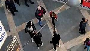 Genç kızların kavgasına akılalmaz müdahale: O adam buraya gelsin