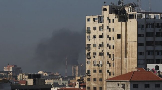 İsrail'den Gazze'de Hamas'a ait hedeflere hava saldırısı
