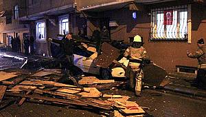 İstanbul'da lodos etkili oldu! Çatı otomobilin üzerine düştü